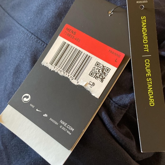 NWT Nike Men's Navy Blue T-Shirt Size L - Picture 3 of 4